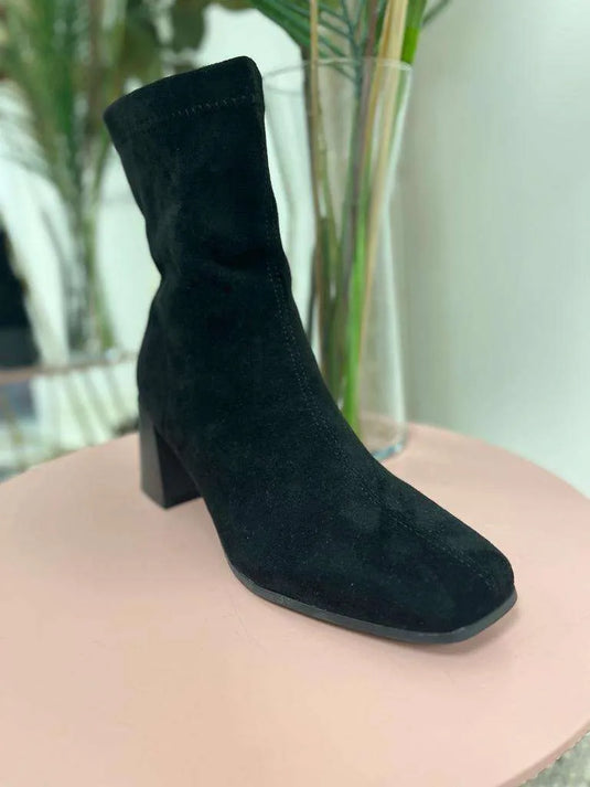 Hannah Healed Boot in Black